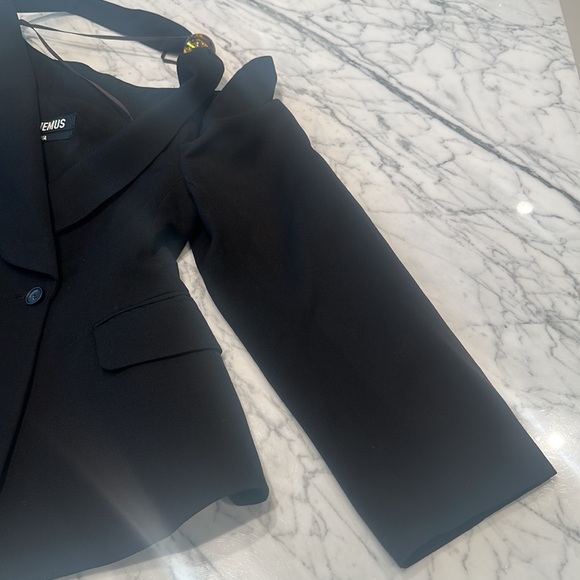 JACQUEMUS
Black Le Raphia 'La Veste Baska' Blazer - Picture 8 of 11